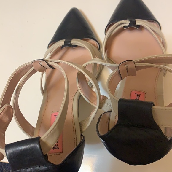 BETSEY JOHNSON COLORBLOCK HEELS BEIGE & BLACK 4” TWO TONE PINUP ROCKABILLY SZ 9 - Picture 12 of 15